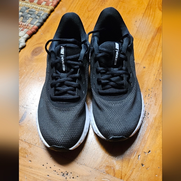 Nike Revolution 5 Running Shoes - Picture 1 of 6